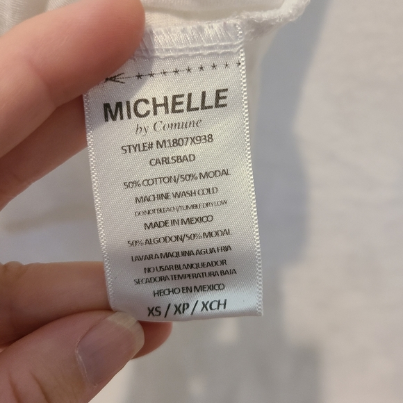 3/$20 Michelle by commune double daisy crop top - Picture 6 of 6